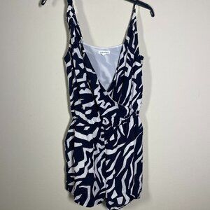 Club Monaco Women's Black & White 100% Silk Short Romper Size: 2